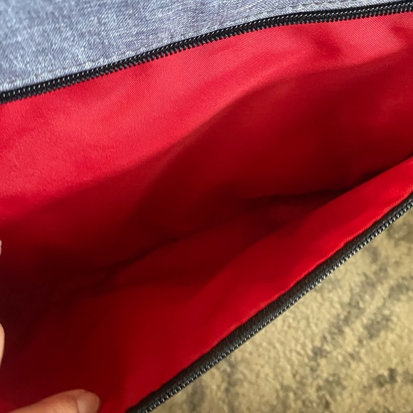 Skip Hop messenger-style large diaper bag - Picture 5 of 10